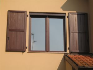 Antone in pvc finitura mogano