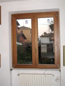 Finestra in legno-alluminio con interno rovere